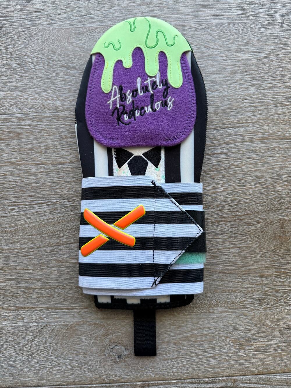 NWOT New Absolutely Ridiculous Showtime Beetlejuice Baseball Sliding Mitt